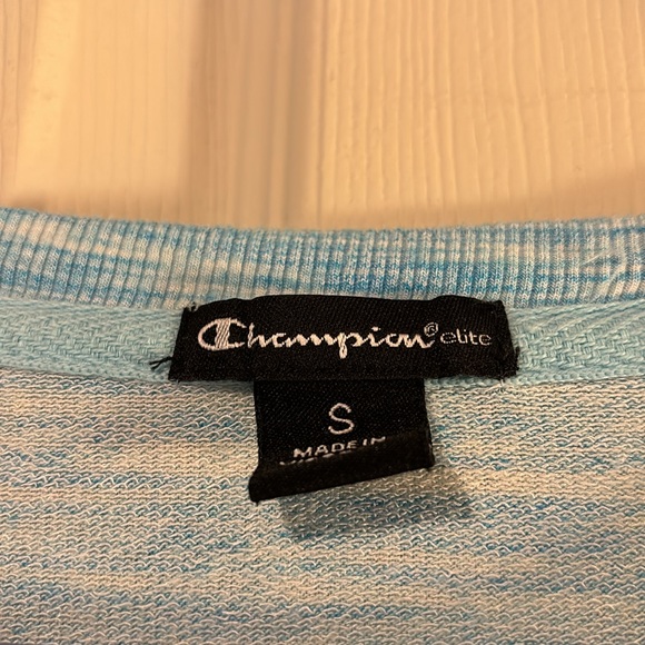 3/$15 ☀️ Champion Soft Blue Long sleeve - Picture 2 of 3